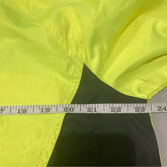 Brooks Neon Yellow Jacket with Black Details - Picture 4 of 8